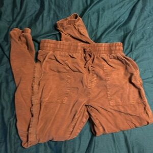 Velvet Heart capris in size S.